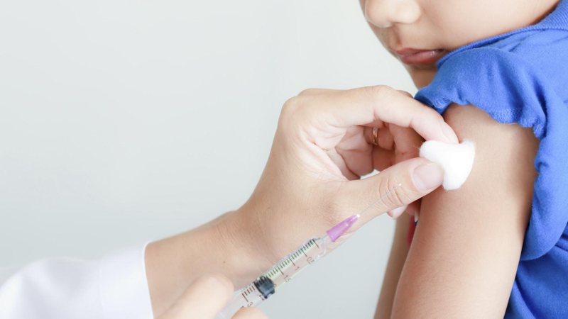 Meninos de 12 e 13 anos serão vacinados contra HPV a partir de janeiro