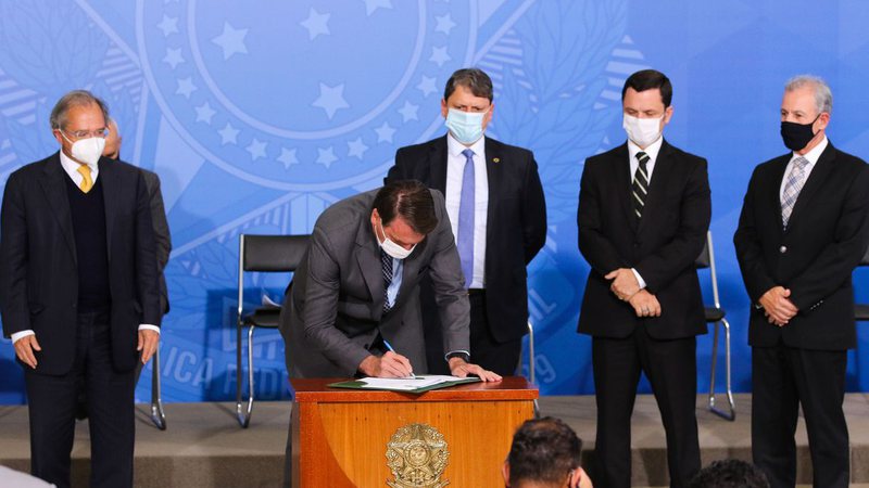Governo lança programa para ampliar renda de caminhoneiros