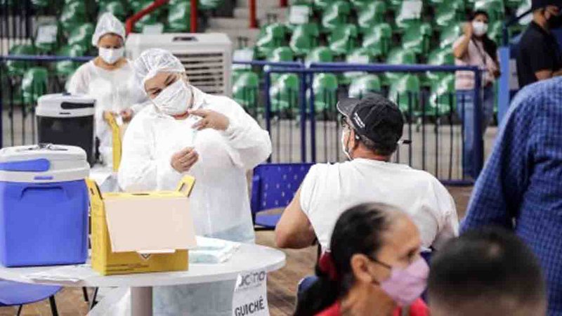 Sem autorização para vacinar público geral, Campo Grande imuniza caminhoneiros nesta quinta-feira