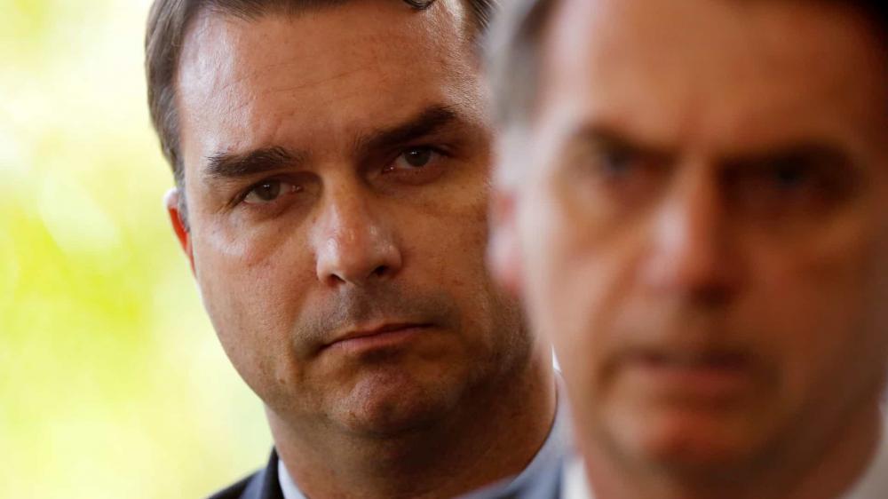 Parentes de Bolsonaro são investigados em operação do MP