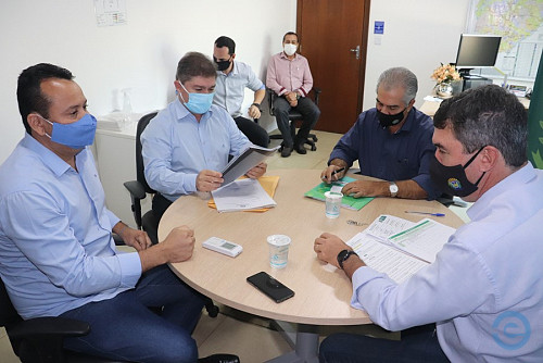 Edilson aproveita visita do governador e pede recuperação da avenida Mato Grosso do Sul