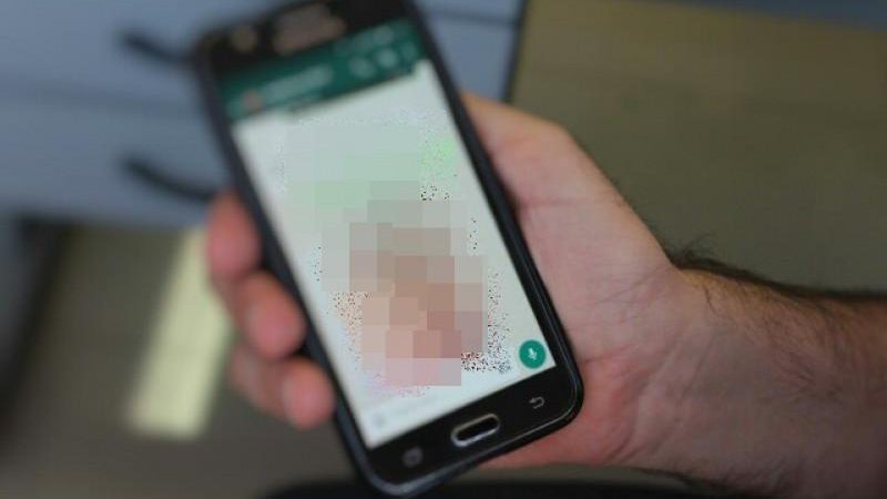 Homem é assediado por pastor e procura polícia após receber nudes