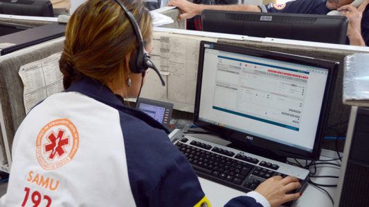 Projeto quer punir com multa quem passar trote a serviços de emergência