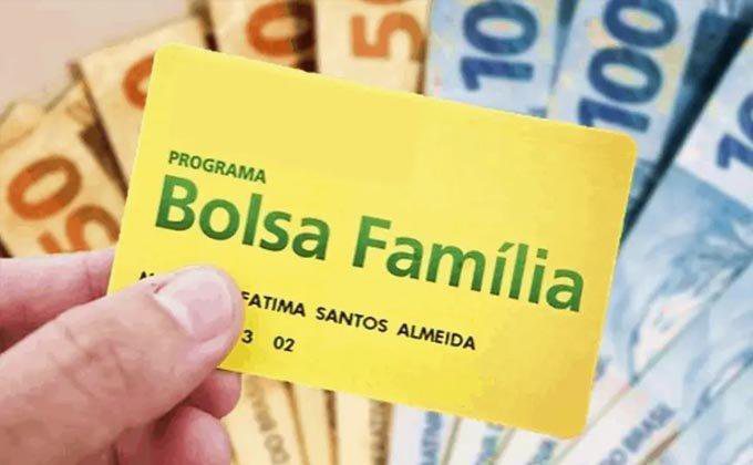 Governo anuncia novo Bolsa Família de R$ 300