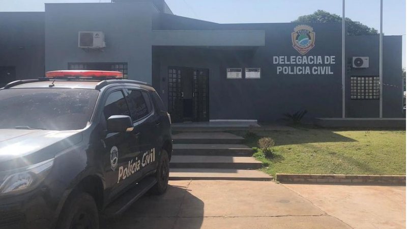 Após brigar com marido, mulher é encontrada morta pendurada pelo pescoço em MS