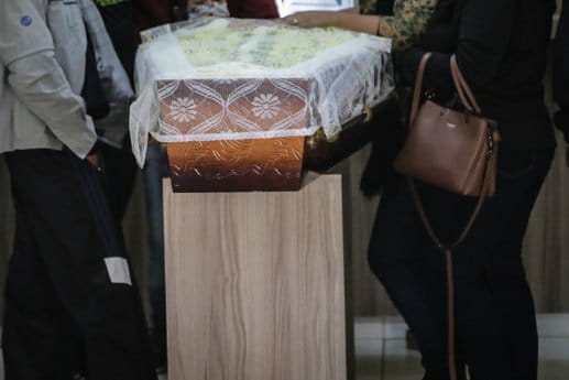 Após morte por covid, família descobre troca de corpos durante velório em Campo Grande