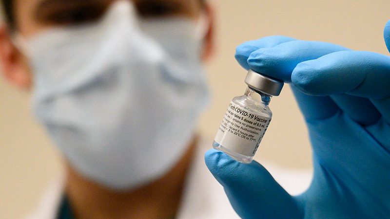 Conselho quer reservar 20% de doses contra Covid para prioridades e restante ao público geral