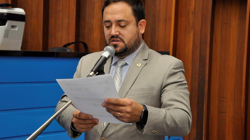 Projeto de lei quer vedar uso de novas formas de flexão de gênero e palavras nas instituições de ensino