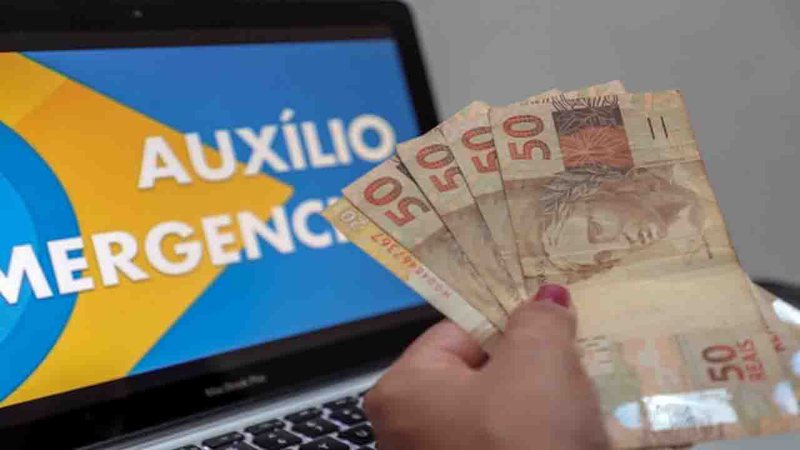 Auxílio emergencial retroativo vai pagar R$ 3 mil para mãe solo; saiba quem pode receber