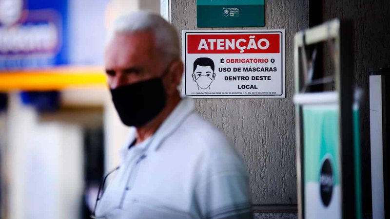 Mesmo quando tiver 80% de vacinados em MS, pessoas temem largar uso da máscara