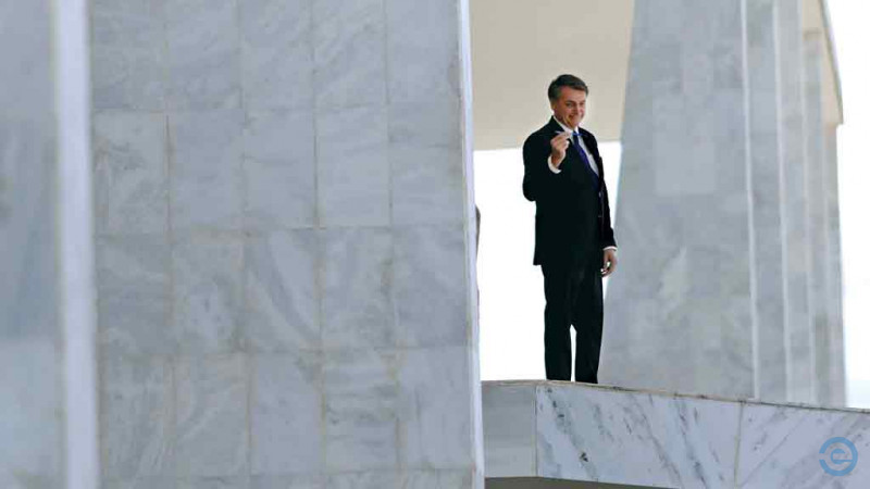 Bolsonaro diz que fará 'pequena mudança ministerial' na próxima segunda
