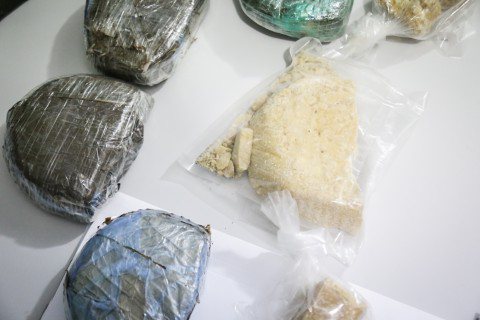 Com cocaína avaliada em R$85 mil, funcionário de pizzaria é preso em estacionamento de supermercado
