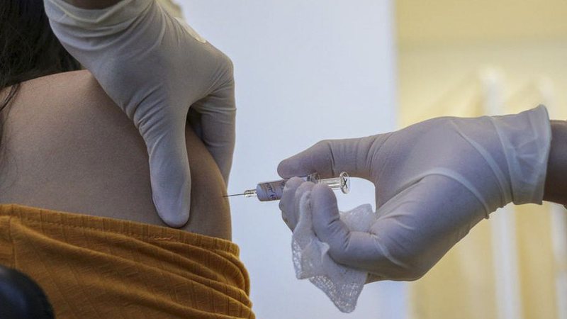 Calendário atualiza e 3ª dose para imunossuprimidos chega a pessoas acima dos 18 anos