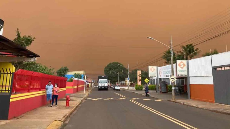 Ventos atingiram 94 km/h durante tempestade nesta sexta-feira em Campo Grande