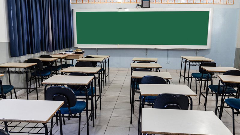 Mães denunciam professor que tocava alunas de 11 anos em Mato Grosso do Sul