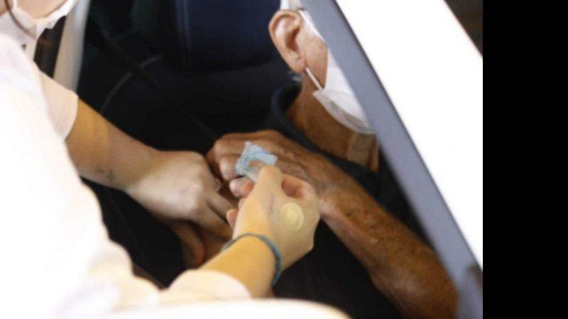País supera 350 milhões de vacinas contra covid-19 distribuídas