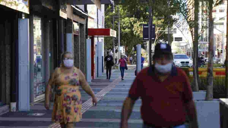 Sem novos óbitos, média móvel cai para 1,1 mortes diárias por covid em MS