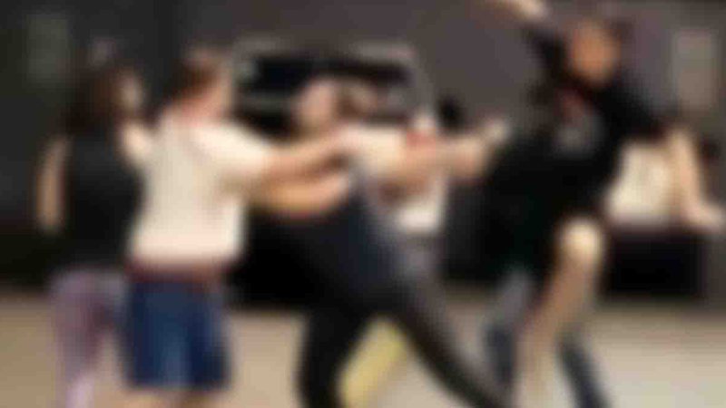 “Parecia um pitbull em cima”, diz mãe de adolescente envolvido em briga de trânsito com lutador de muay thai