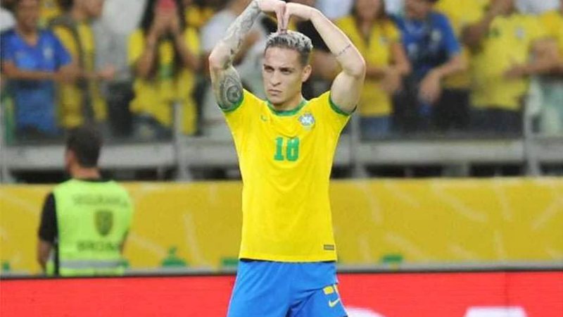 Antony dedica gol pela Seleção Brasileira a Moïse Mugenyi, congolês assassinado no Rio de Janeiro