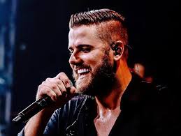 Zé Neto sofre acidente, quebra três costelas e cancela shows: “Poderia perfurar o pulmão”