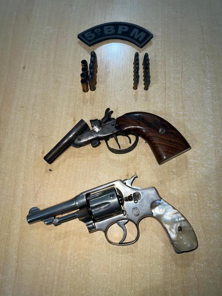 Policia Militar apreende Idoso após ser denunciado por vizinho de disparo de arma de fogo.