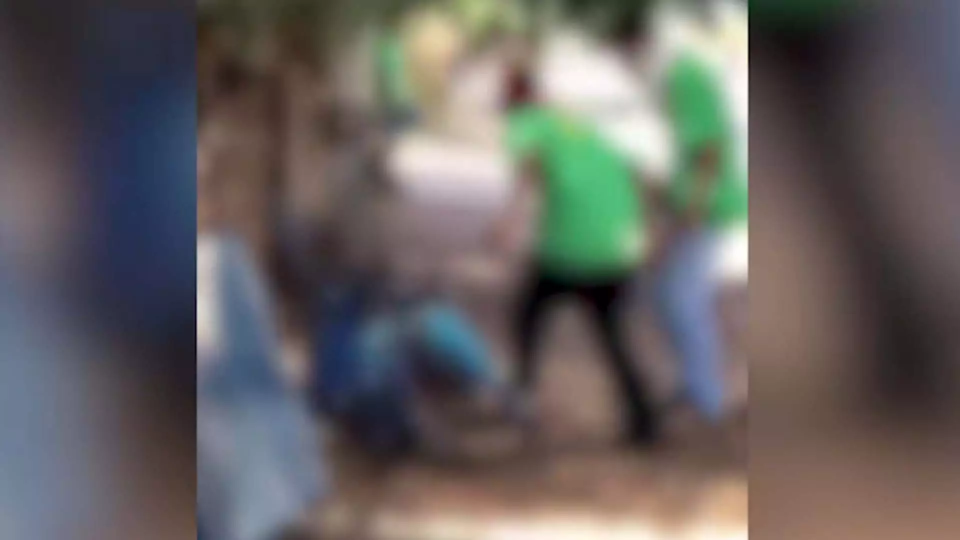 VÍDEO: Alunos acusam idoso de abusar de adolescente e o agridem em saída de escola em Campo Grande