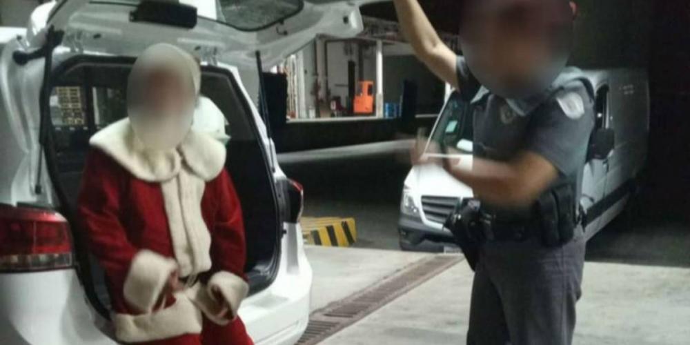 Papai Noel é preso por exibir pornografia para crianças em SP