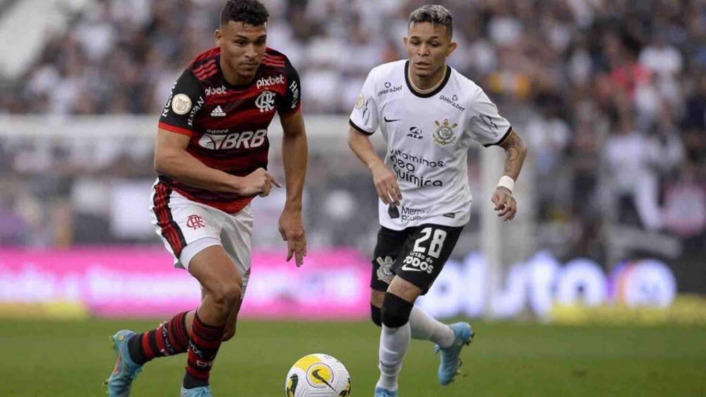 Flamengo vence Corinthians mais uma vez e está na semifinal da Libertadores