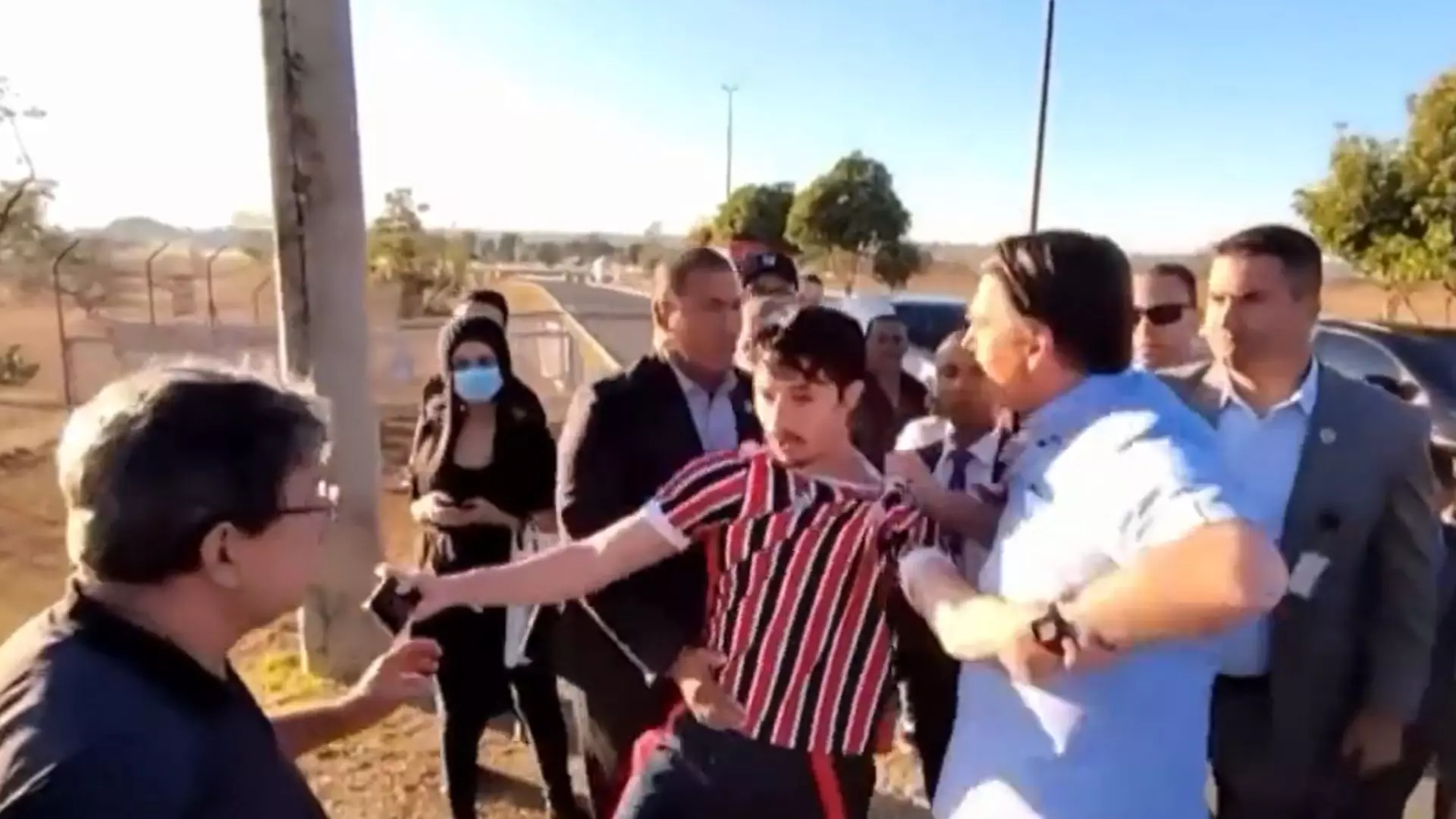 ‘Tchutchuca do Centrão’: Quem é o youtuber que irritou Bolsonaro