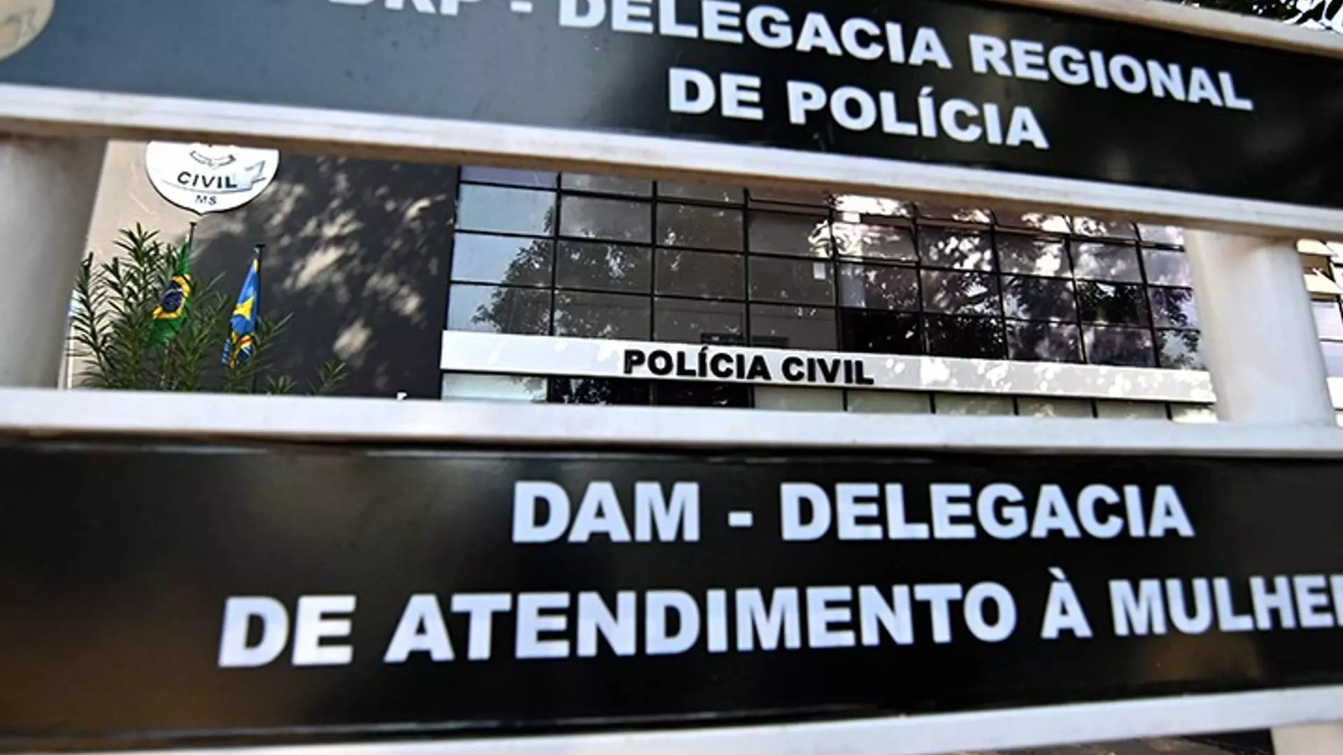 Menina de 13 anos é encontrada na rua pedindo por socorro após ser estuprada por tio