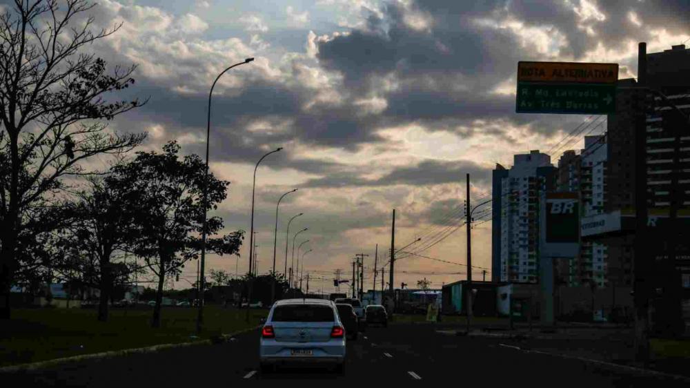 Segunda-feira será de calor com alerta de tempestade para MS