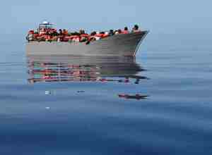 Embarcação com quase 70 migrantes naufraga na Grécia