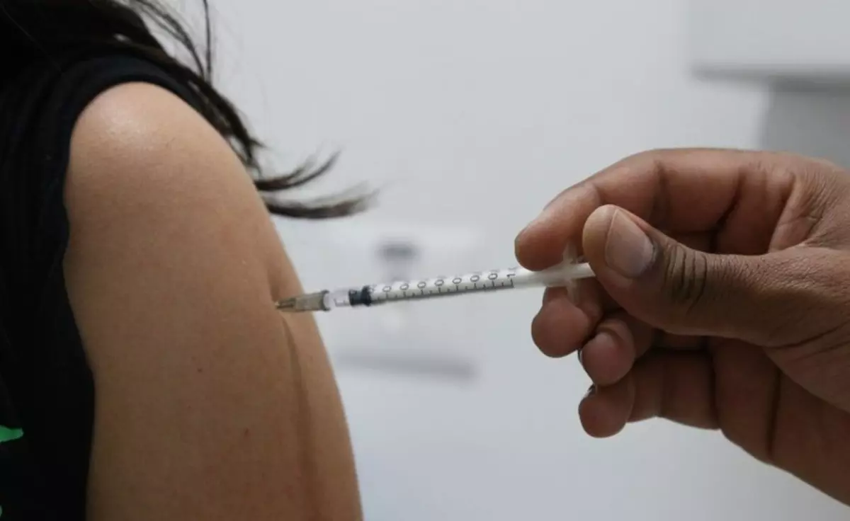 Anvisa diz que não tem data para liberar vacina que protege contra novas cepas