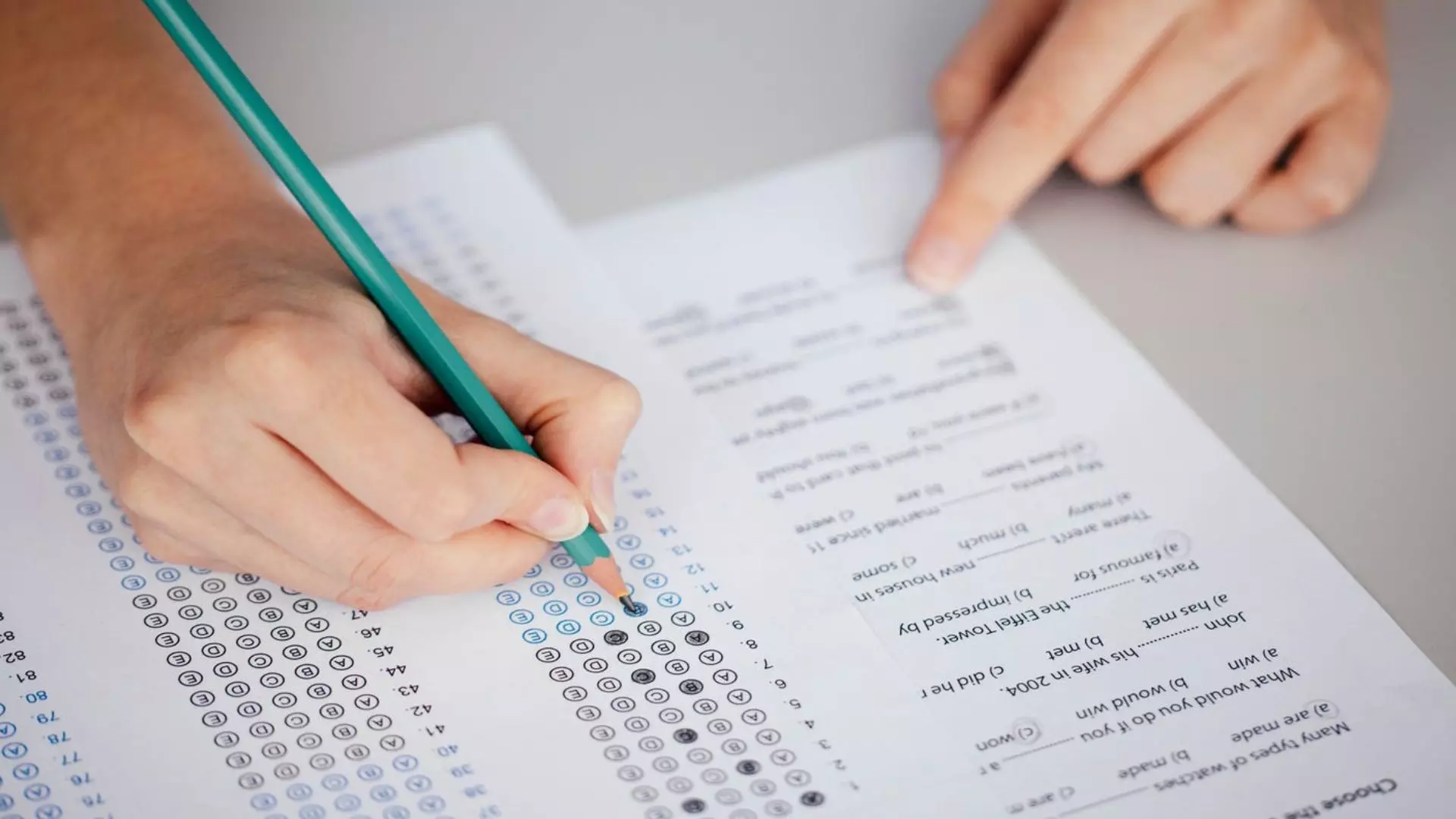 Semana começa com 1,4 mil vagas de concursos e estágios em MS; salários chegam a R$ 9,9 mil
