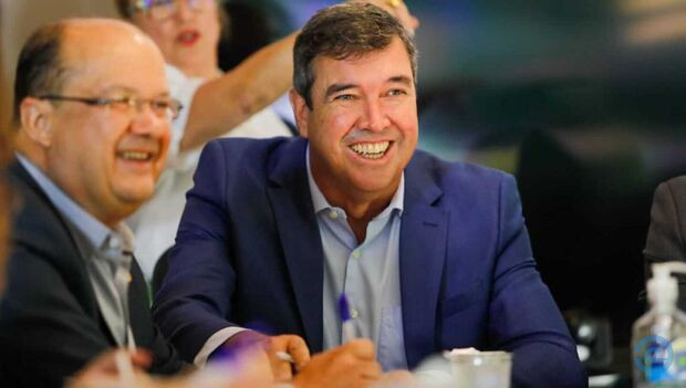 Eduardo Riedel assume Mato Grosso do Sul com três 