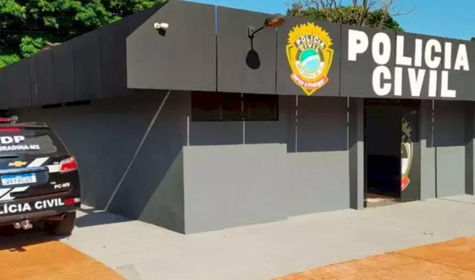 Criança de 7 anos deixada sozinha em carro é sequestrada, agredida e estuprada