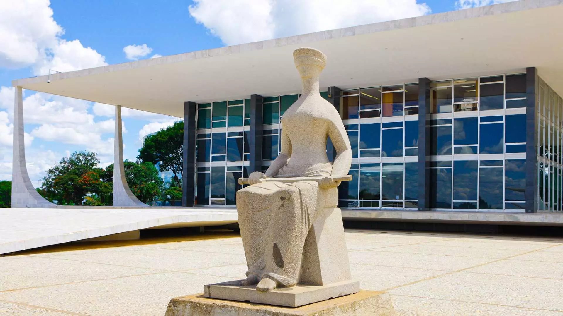 STF proíbe bloqueios em vias e manda prender manifestantes de MS
