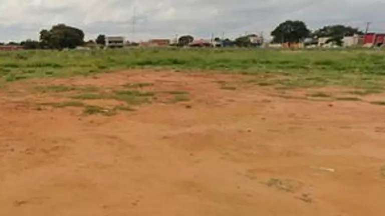 Crianças brigam em campo de futebol e menina de 6 anos esfaqueia menino de 9 na Capital