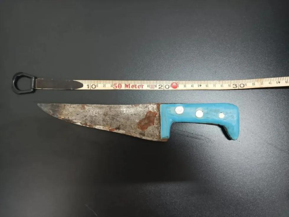 Homem é preso após ameaçar degolar mulheres em MS