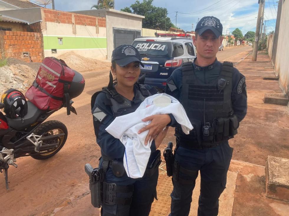 Recém-nascido é abandonado dentro de caixa de papelão na Capital