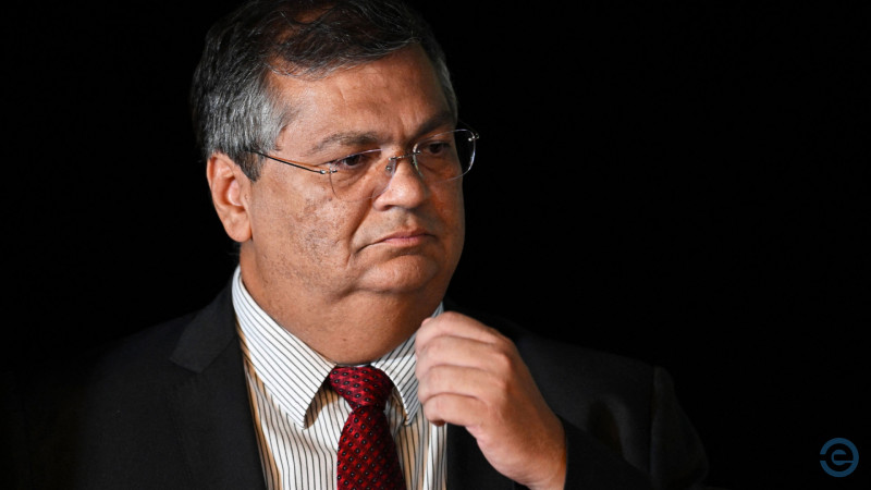 Dino promete confisco de armas de CACs não recadastradas no prazo