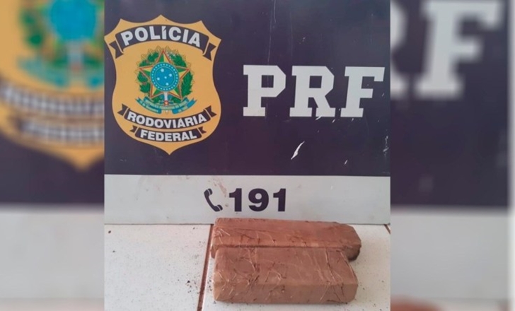 PRF prende passageira de ônibus com 2 Kg de maconha na BR-163 em São Gabriel
