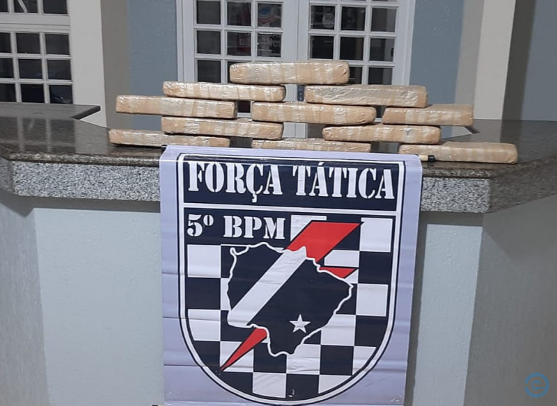 Força Tática apreende adolescente de 17 anos transportando maconha no Bairro Piracema