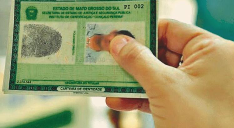 Naturalização de estrangeiros sobe 358% no ano; cubanos lideram