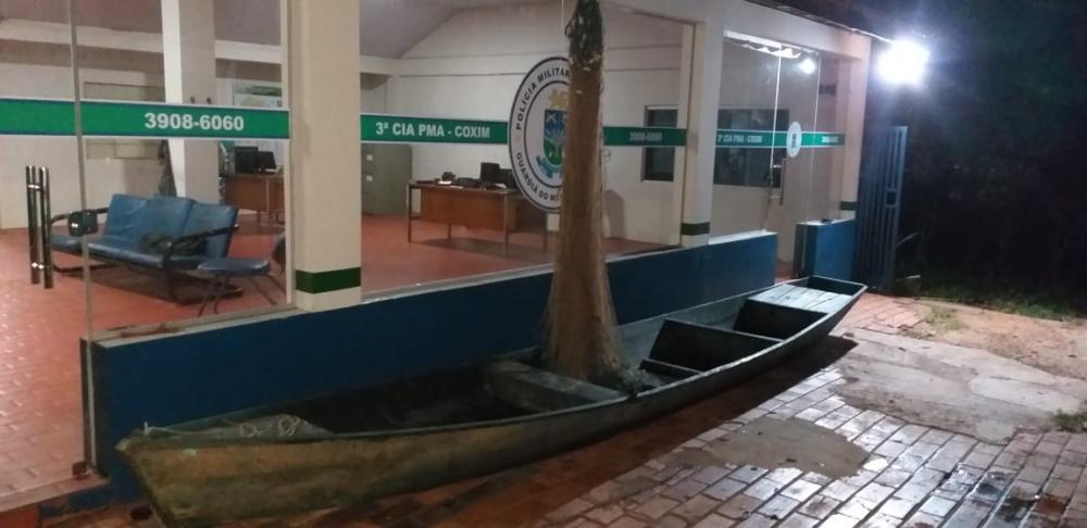 PMA de Coxim surpreende pescador usando rede no rio Taquari durante a piracema e apreende petrechos de pesca ilegais