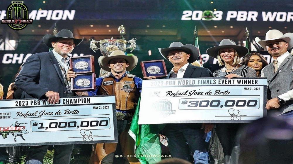 Com tríplice coroa, Rafael José de Brito é campeão mundial de rodeio nos EUA 