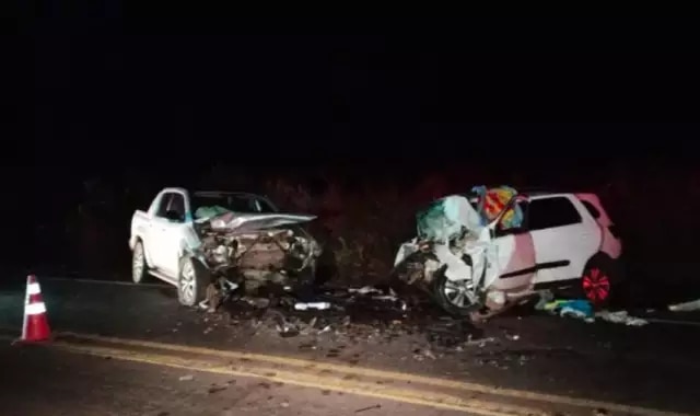 Pastor e enteada grávida de oito meses morrem em acidente de carro