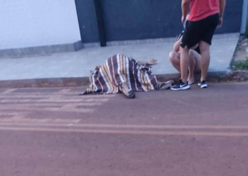 Ex-presidiário é morto por pistoleiro no meio da rua em cidade da fronteira