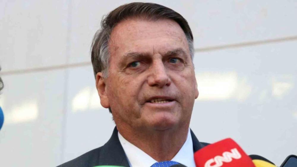 Bolsonaro se recupera em quarto após cirurgias 'de forma satisfatória', diz boletim médico