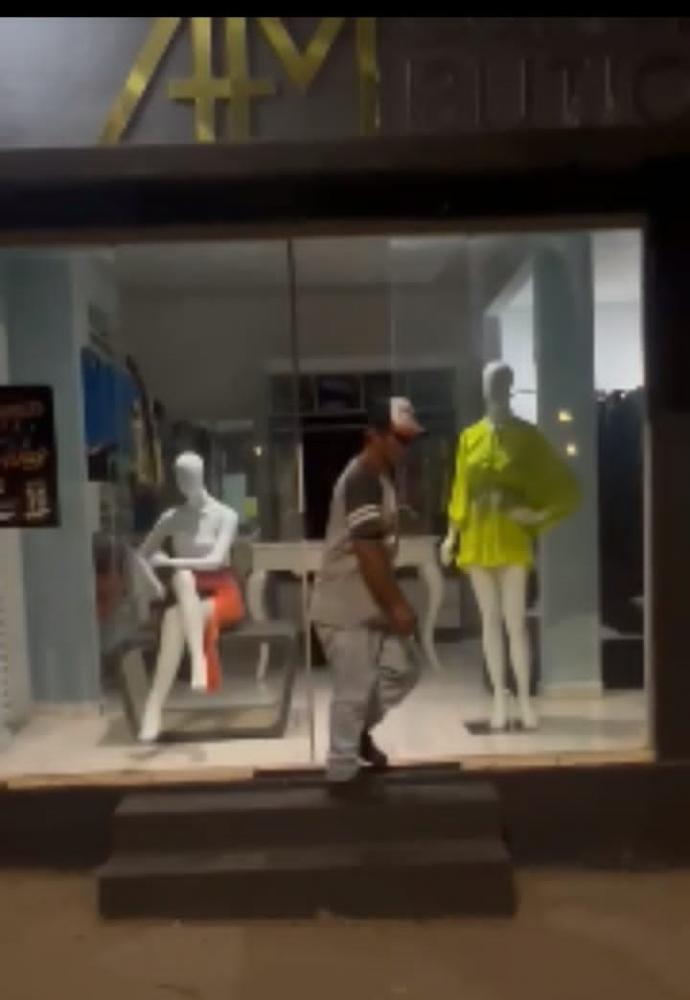 Homem de 57 anos e pego tentando roubar loja no centro de Pedro Gomes MS